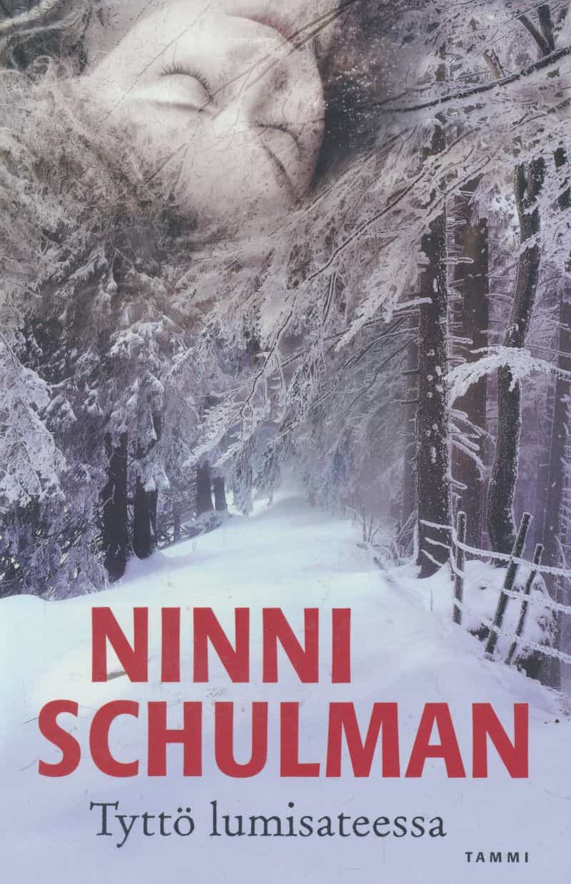 Tyttö lumisateessa