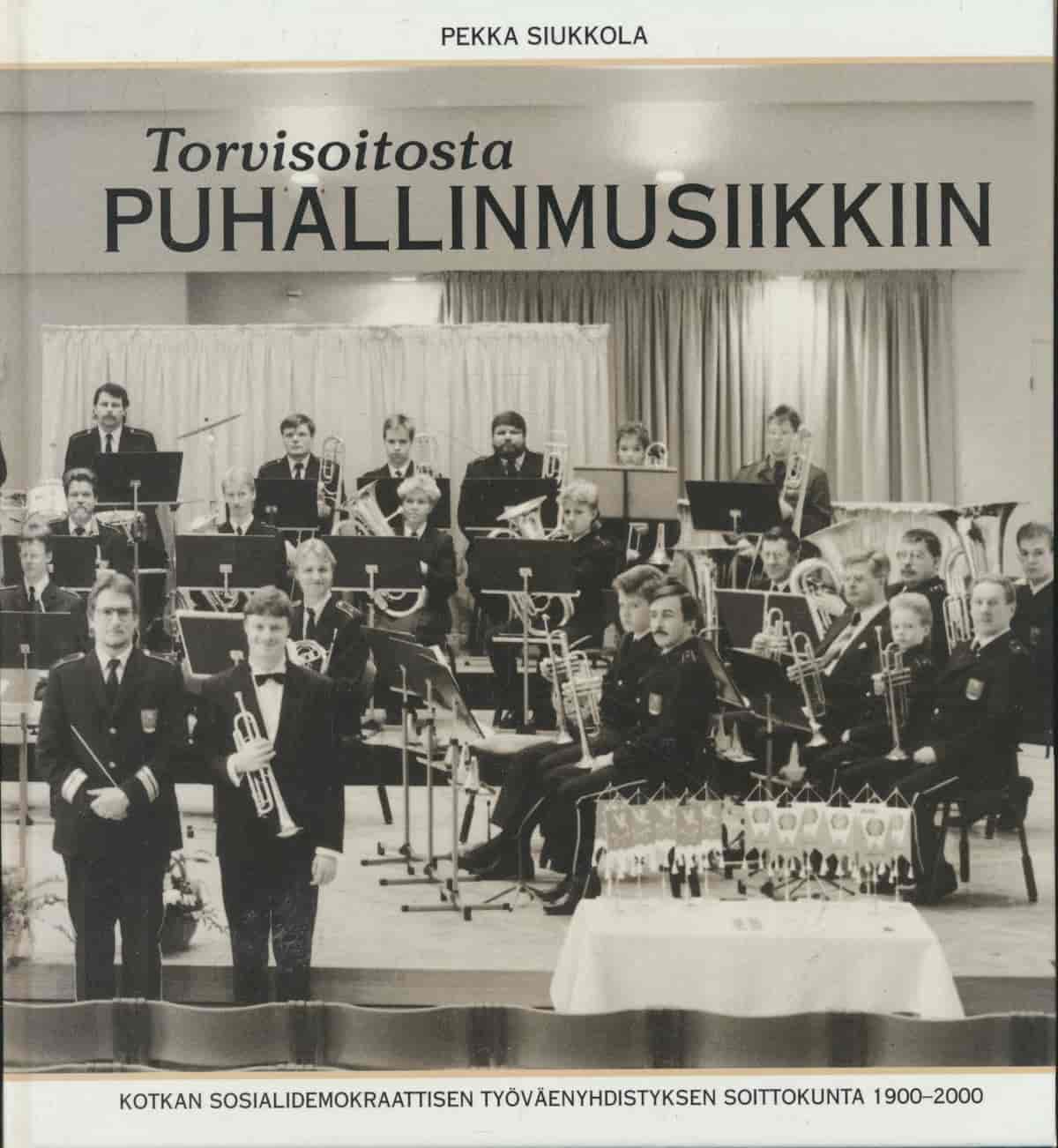 Torvisoitosta puhallinmusiikkiin - Kotkan sosialidemokraattisen työväenyhdistyksen soittokunta 1900-2000 (Signeeraus) - Siukkola Pekka tuotekuva